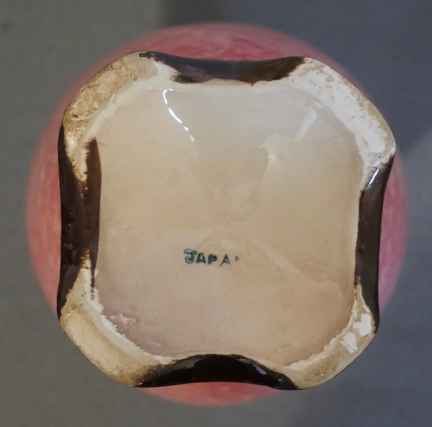 1920’s Japanese Art Deco Awaji Pottery Ceramic Mauve/Brown Mottled Footed Vase (Taisho Period)