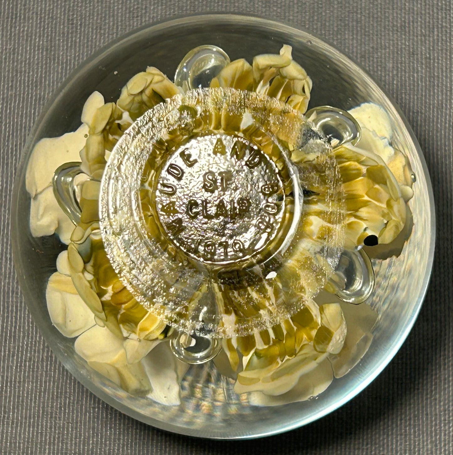Vintage 1979 American Maude and Bob St. Clair Art Glass Mid Century Modern White Flowers/Controlled Bubbles Paperweight