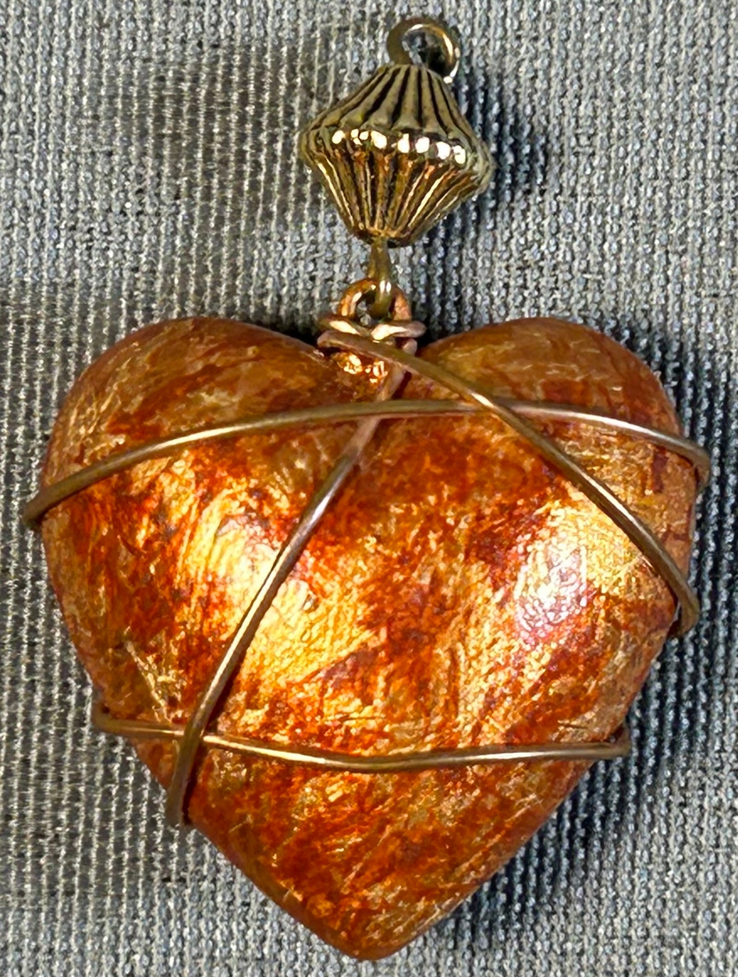 Vintage American Handcrafted Mottled Metallic Texture Plastic/Wire Wrapped Puffy Heart Pendant (20th Century)