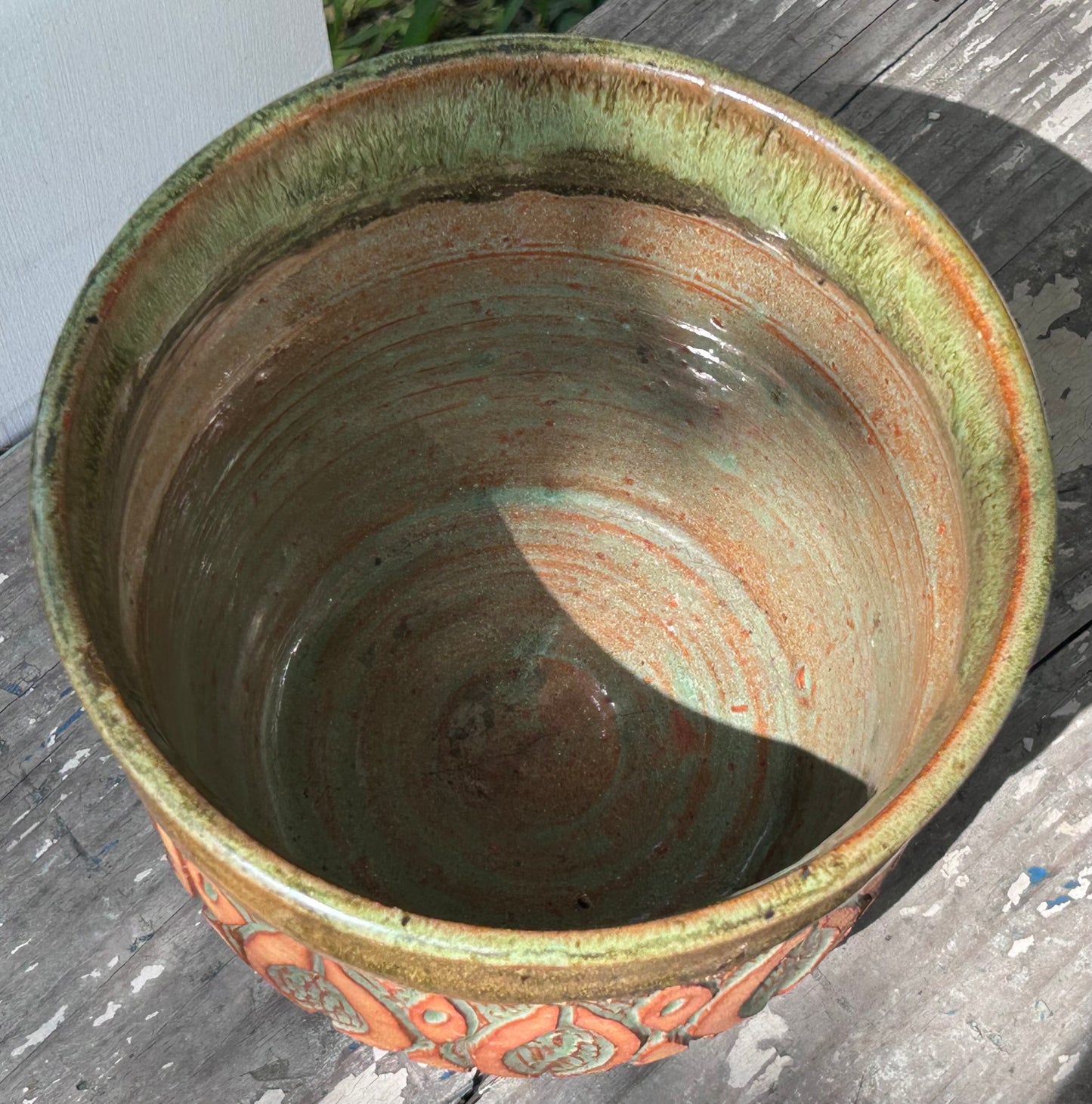 Vintage JoAnn Greenberg Art Pottery Contemporary Style Mottled Green/Brown Elliptical Diamond Pattern Vase (20th Century) (New Orleans)