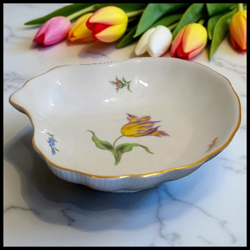 1852-1870 German Meissen Porcelain Tulip/Floral Motifs Gilded Rim Scallop Shell Form Bowl
