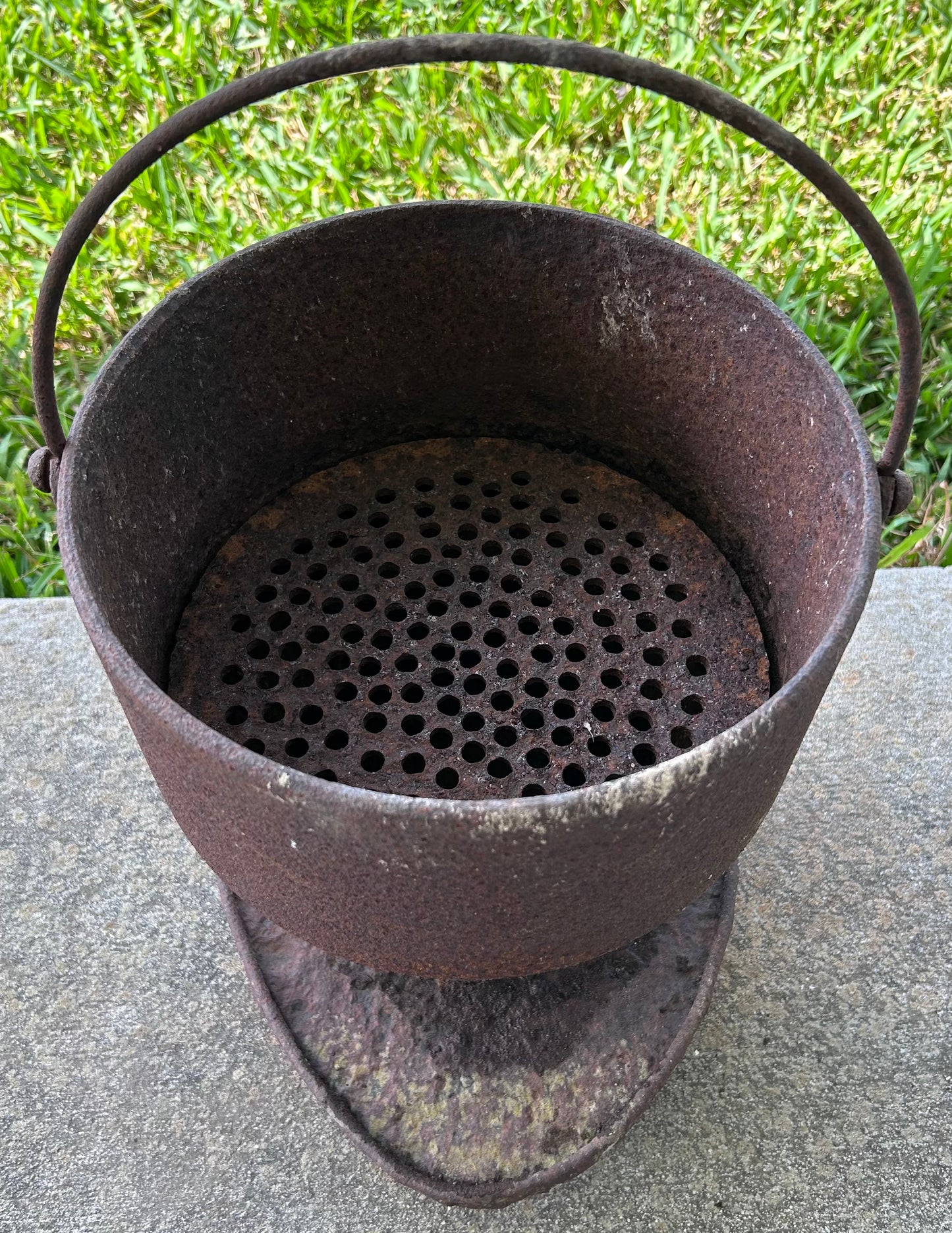 Mid to Late 19th Century American Primitive Cast Iron Brazier with Tripod Stand and Bail Handle