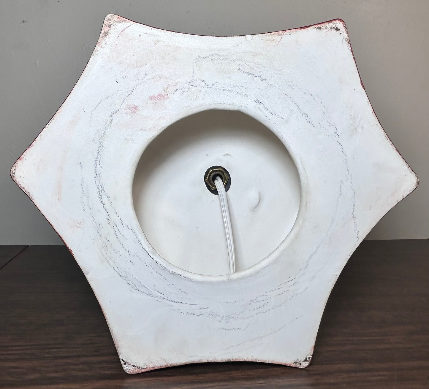 Vintage 1960’s American Mid Century Modern Ceramic/Glass Grape Clusters Pagoda-Style Paneled Table Lamp