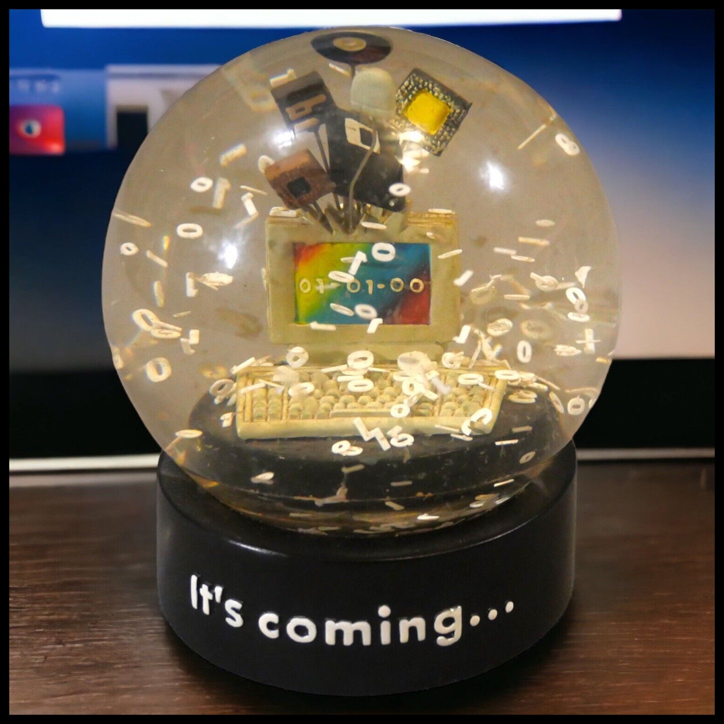 Vintage 01-01-2000 It's coming... Y2K Computer Millennium New Year's Day Snowglobe