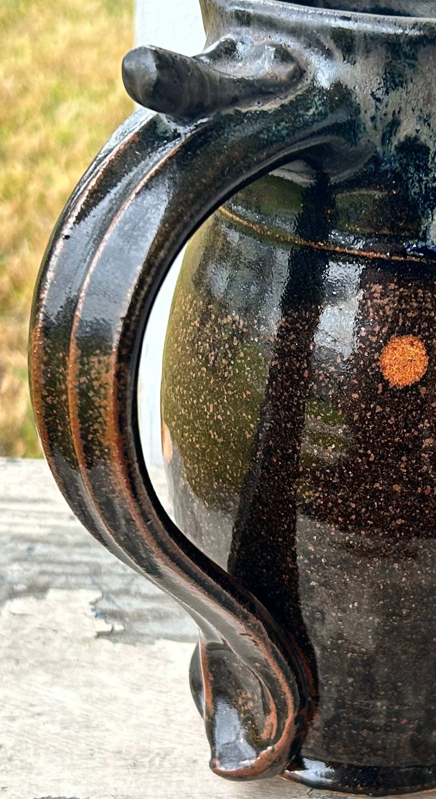 Vintage American Ron Taylor Art Pottery Contemporary Style Stoneware Jolly Roger Skull and Crossbones Motif Pirate Themed Pitcher (20th Century) (Kansas City, Missouri)