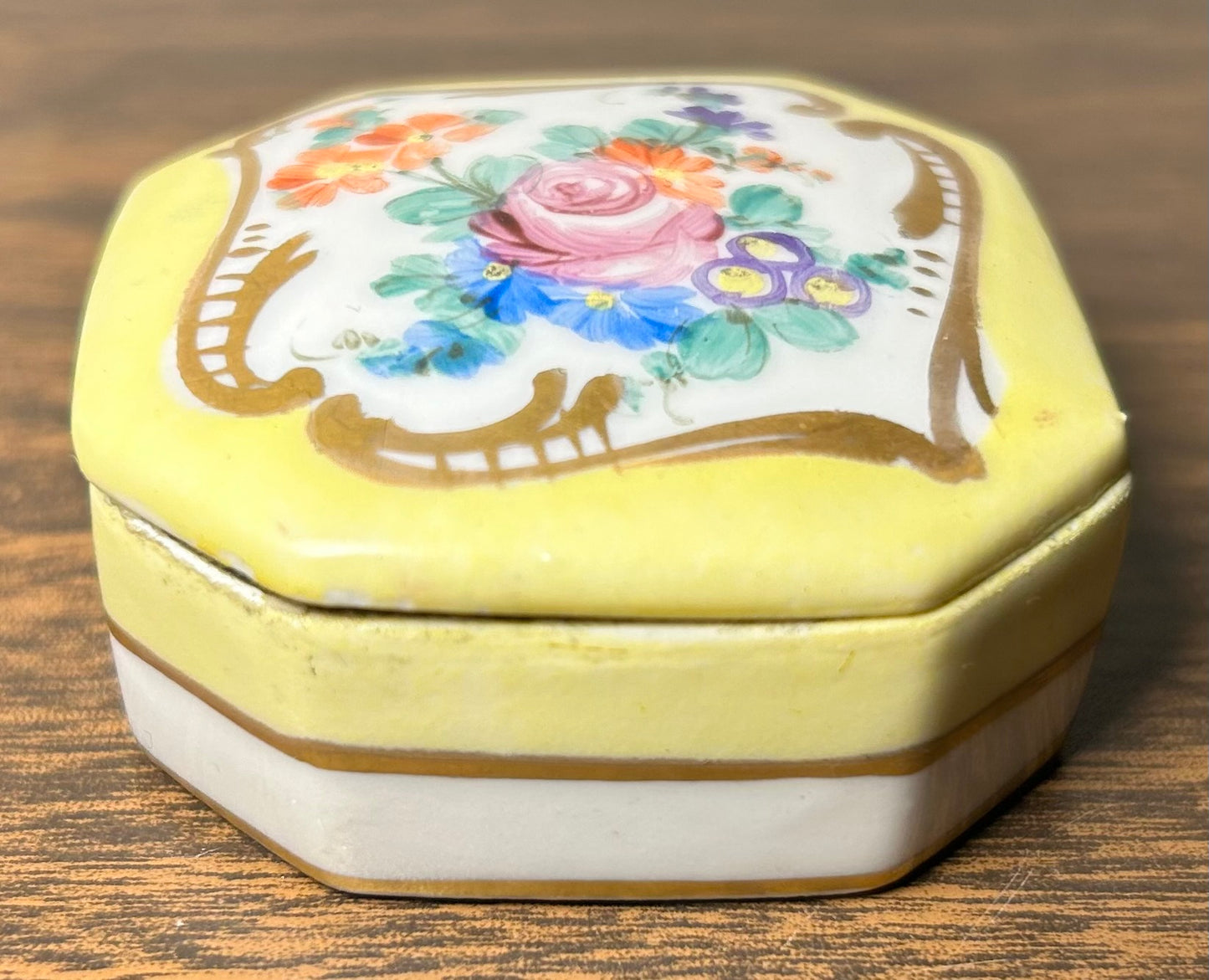 Early 20th Century French Limoges Porcelain Hand-Painted Gilded Floral Motifs Octagonal Lidded Trinket Box