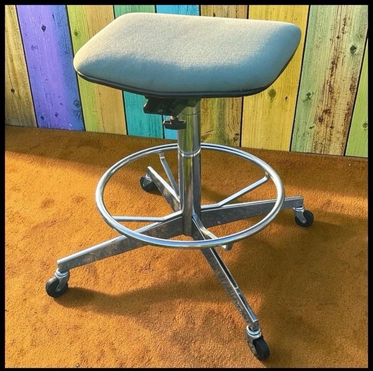 Vintage 1960’s/1970’s American Cramer Industries Upholstered Seat/Cast Aluminum Base Rolling Perch Stool