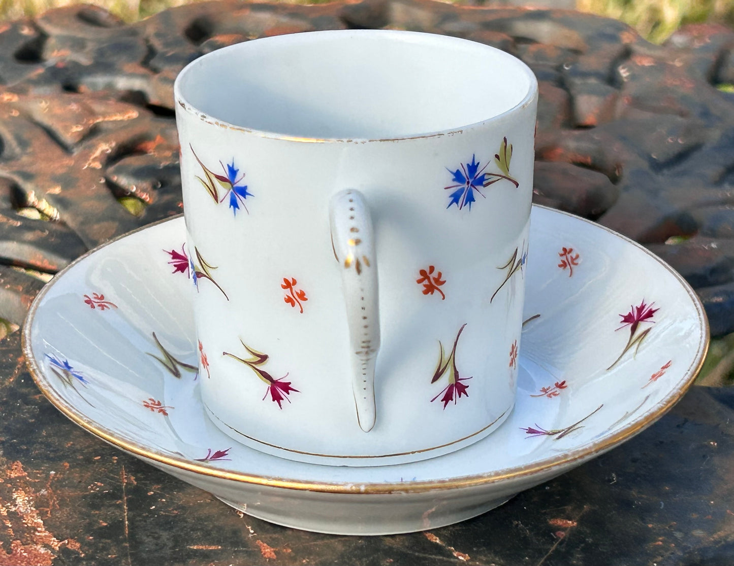 Late 19th Century Continental Victorian Porcelain Hand-Painted Gilded Floral Sprig Motifs Demitasse Cup and Saucer Set
