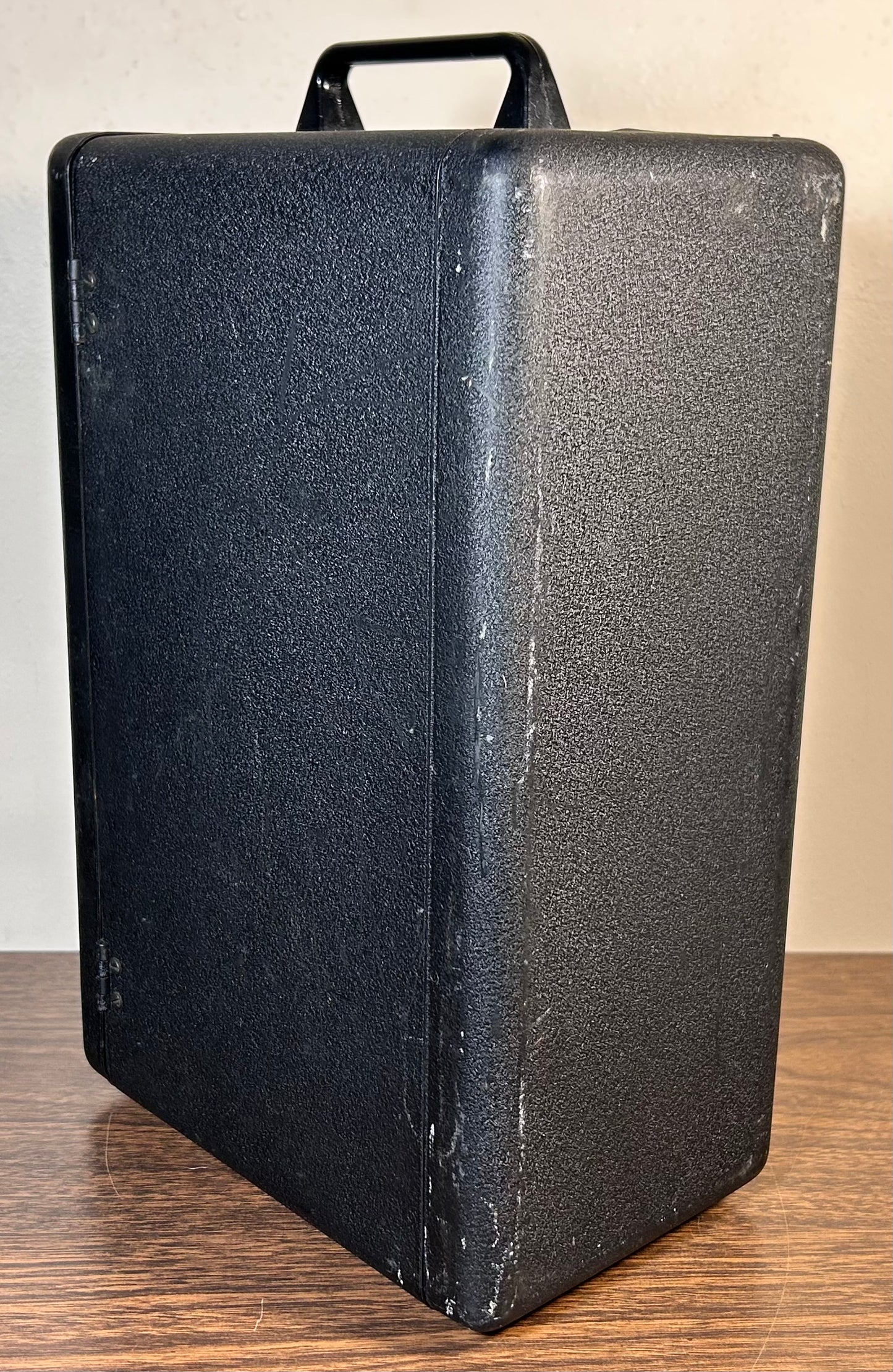 Late 1940’s American Federal Manufacturing & Engineering Corporation Model 40 Microscope Metal Locking Storage Case with Original Key (Brooklyn, New York)