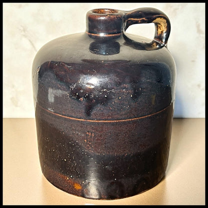 Late 19th Century American Primitive Albany Slip Glazed Brown Stoneware Beehive-Form 1/2 Gallon Jug