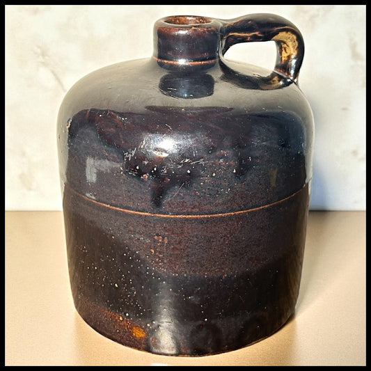Late 19th Century American Primitive Albany Slip Glazed Brown Stoneware Beehive-Form 1/2 Gallon Jug