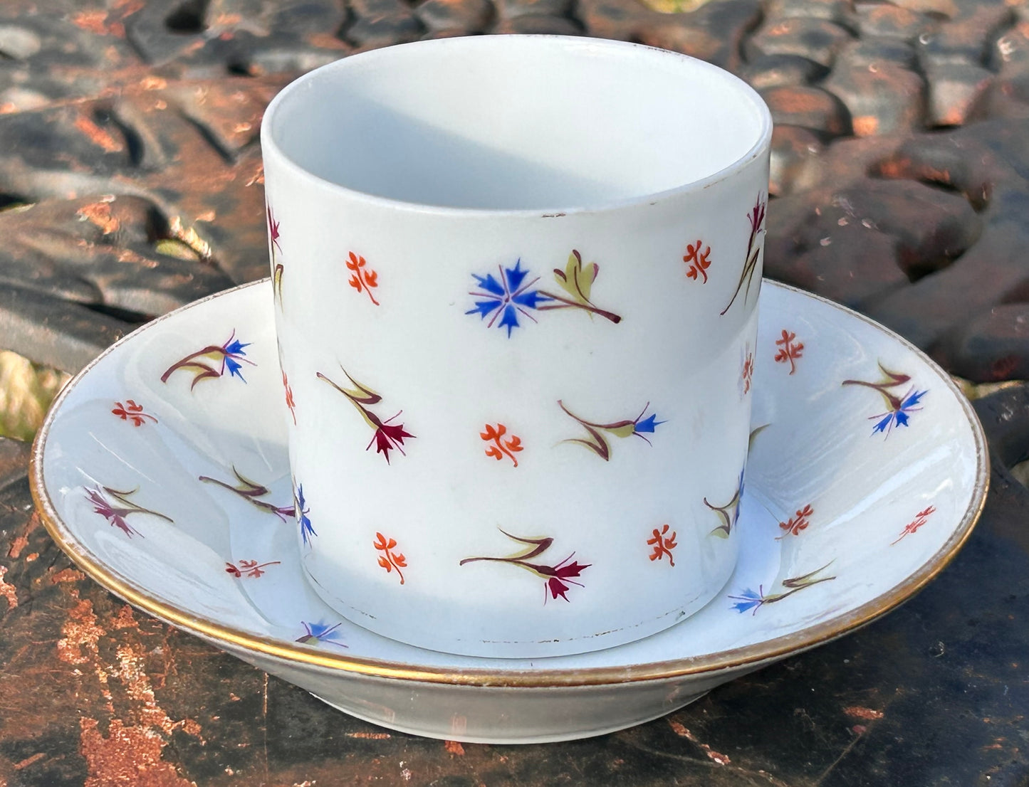 Late 19th Century Continental Victorian Porcelain Hand-Painted Gilded Floral Sprig Motifs Demitasse Cup and Saucer Set