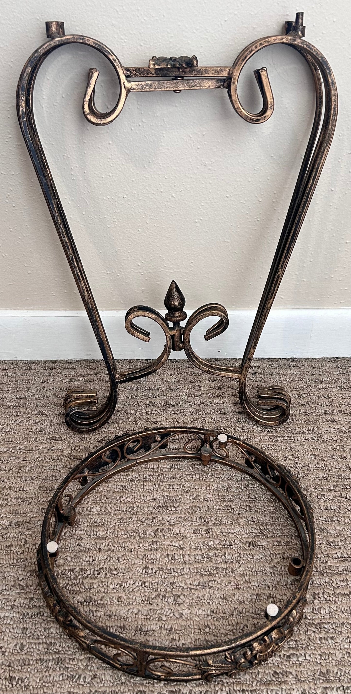 Vintage 1980’s Hollywood Regency Style Collapsible Gilded Wrought Iron Base/Round Glass Top Accent Table