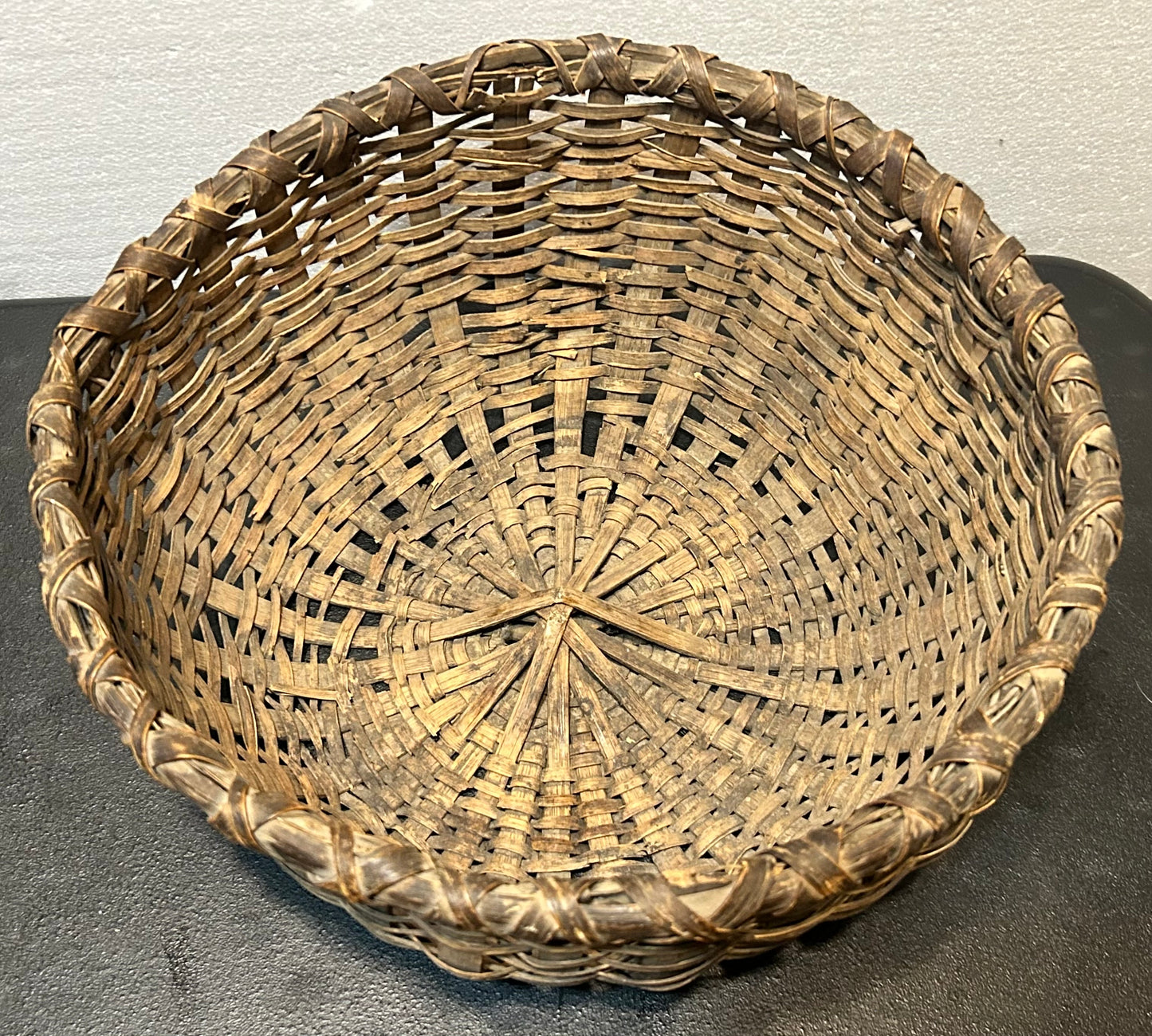 Late 19th Century American Primitive White Oak Splint Wooden Round Basket (Shenandoah Valley Area)