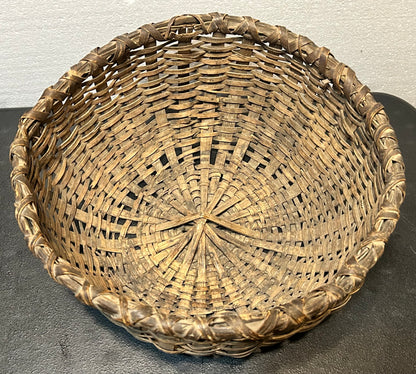 Late 19th Century American Primitive White Oak Splint Wooden Round Basket (Shenandoah Valley Area)