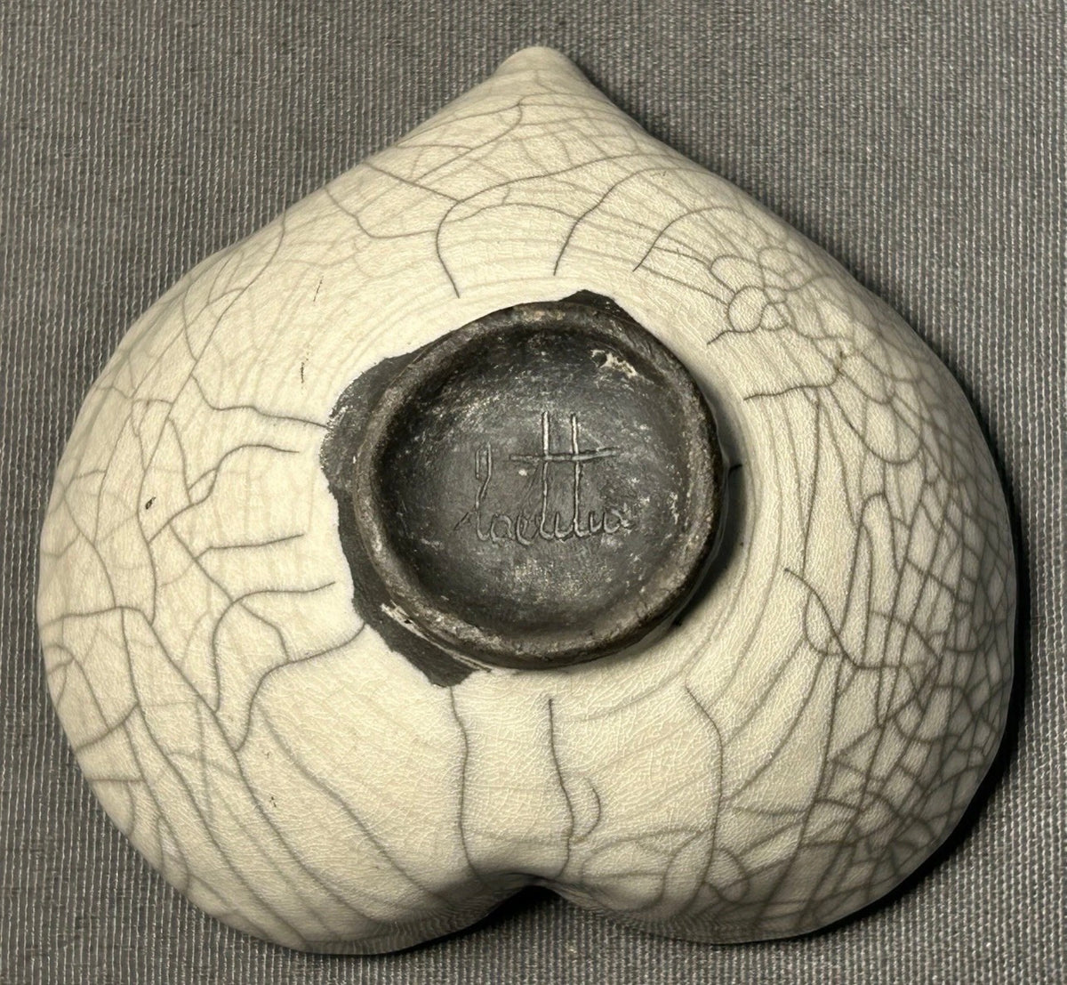 French Contemporary Style Laetitia Pineda Raku Art Pottery Crackle Glazed Clay Small Footed Heart Bowl (21st Century)