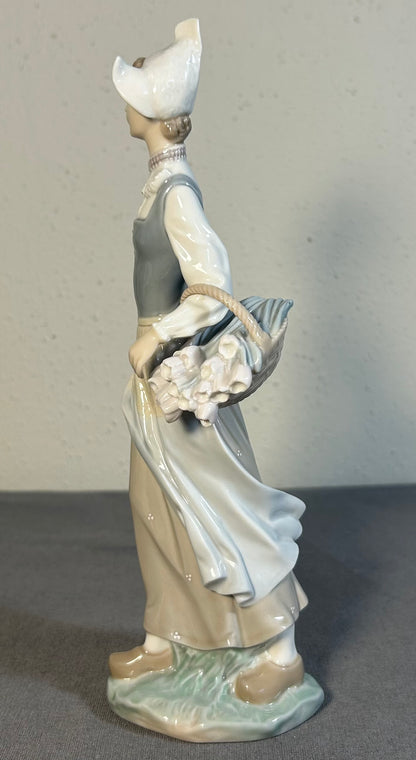 Vintage 1970’s Spanish Lladro Porcelain Genteel Dutch Girl with Flower Basket Figurine (Retired)