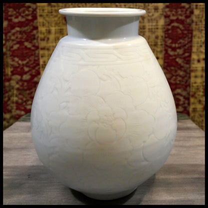 Vintage Circa 1970 Japanese Dehua Porcelain Style Lotus Motifs Bulbous Vase