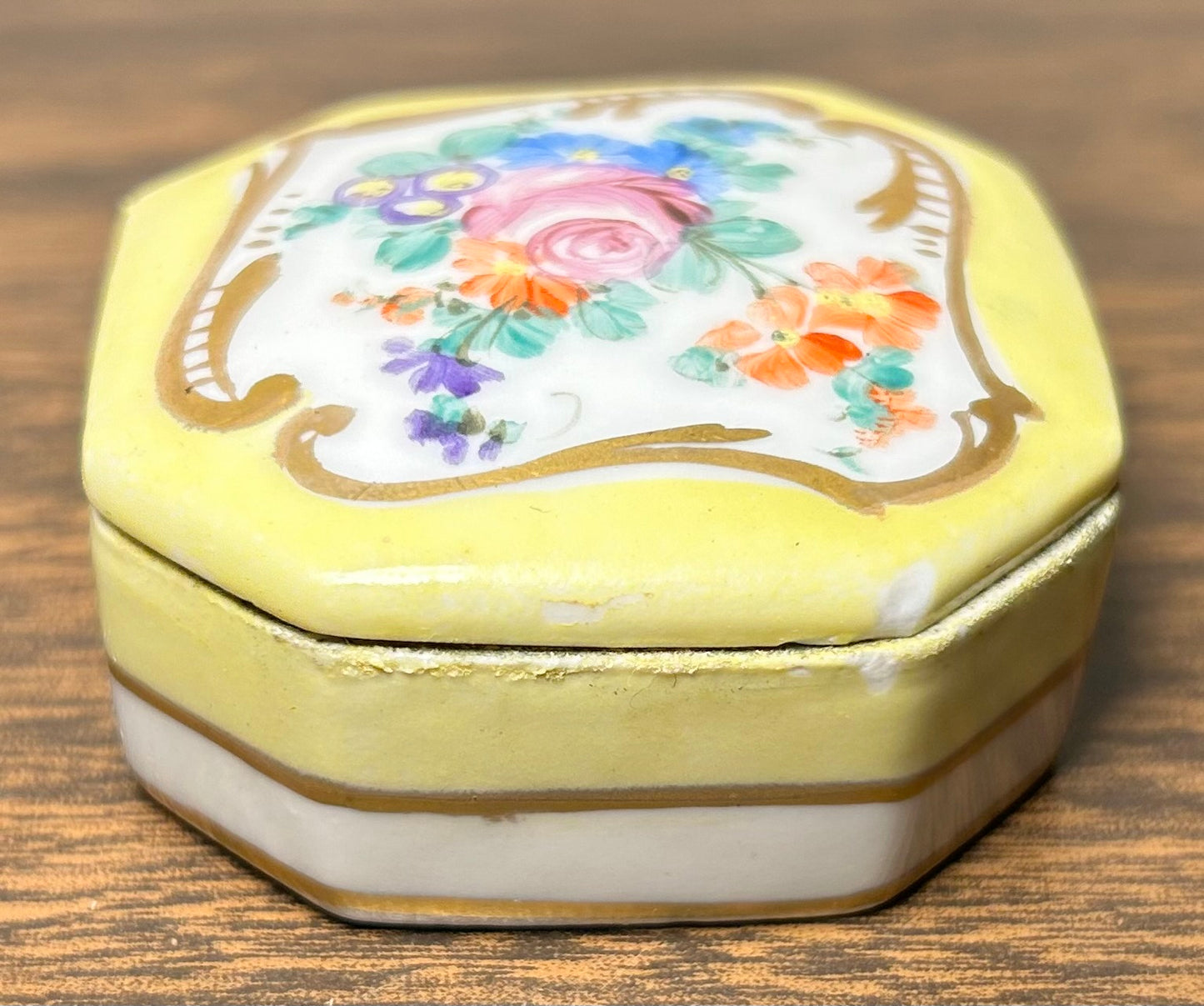 Early 20th Century French Limoges Porcelain Hand-Painted Gilded Floral Motifs Octagonal Lidded Trinket Box