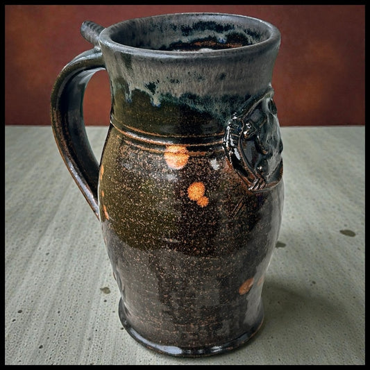 Vintage American Ron Taylor Art Pottery Contemporary Style Stoneware Jolly Roger Skull and Crossbones Motif Pirate Themed Pitcher (20th Century) (Kansas City, Missouri)