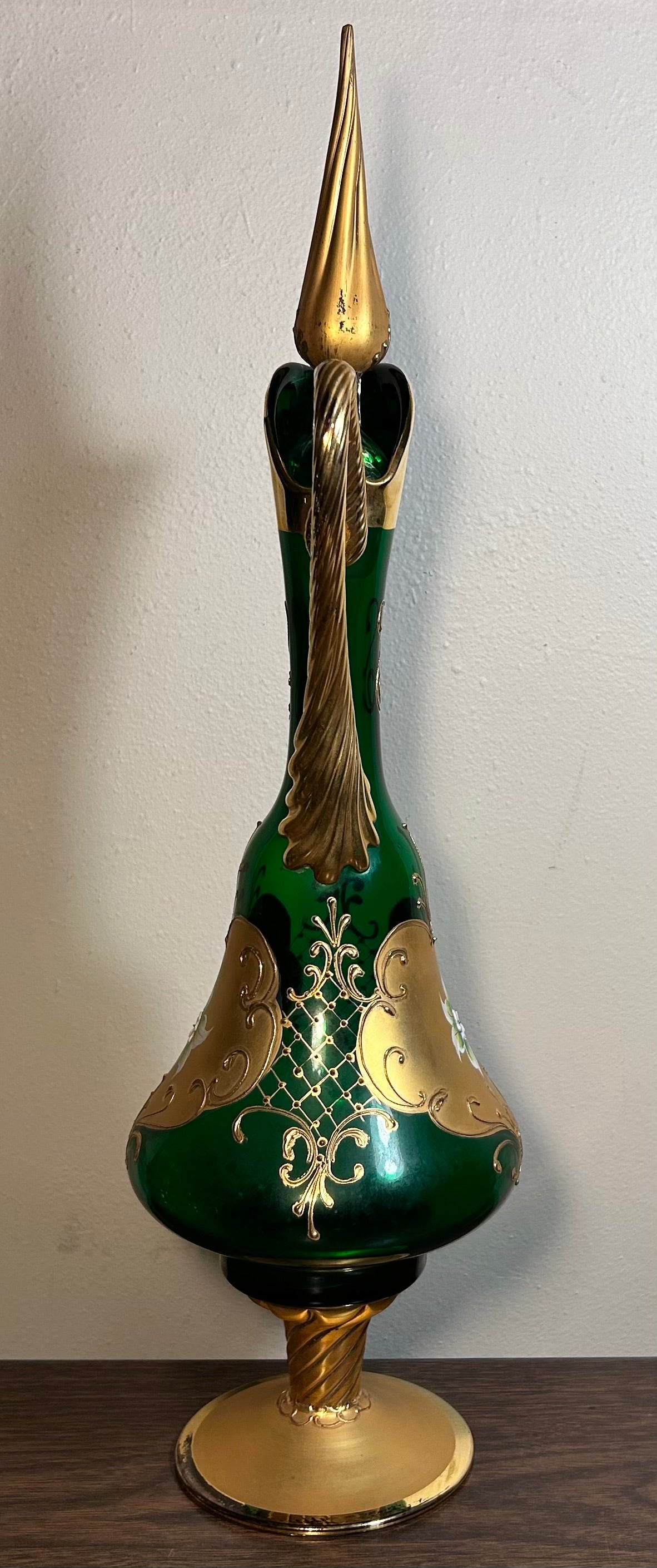 Vintage Mid 20th Century Italian Venetian Murano Tre Fuochi Gilded Emerald Green Glass Hand-Painted Floral Motifs Decanter and 5 Goblets Set