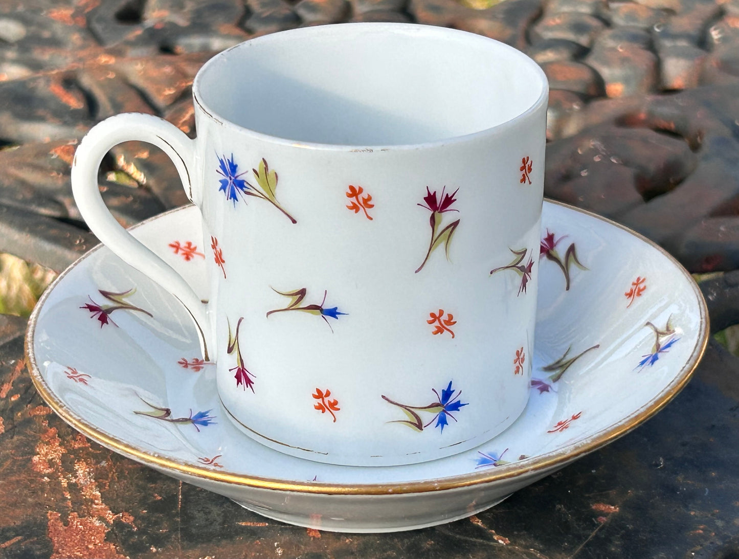 Late 19th Century Continental Victorian Porcelain Hand-Painted Gilded Floral Sprig Motifs Demitasse Cup and Saucer Set