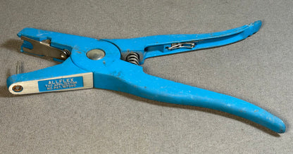 Vintage 1970’s Allflex Delta Plastics Livestock Ear Tag Applicator Tool Made in New Zealand