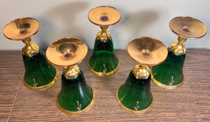 Vintage Mid 20th Century Italian Venetian Murano Tre Fuochi Gilded Emerald Green Glass Hand-Painted Floral Motifs Decanter and 5 Goblets Set