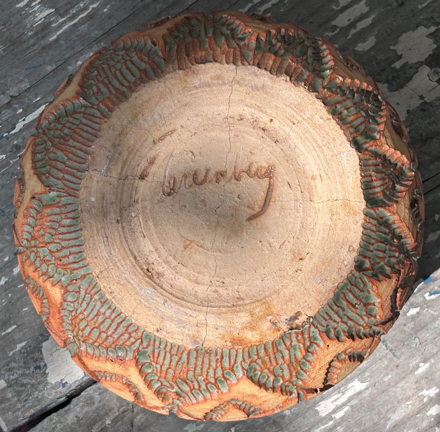 Vintage JoAnn Greenberg Art Pottery Contemporary Style Mottled Green/Brown Elliptical Diamond Pattern Vase (20th Century) (New Orleans)