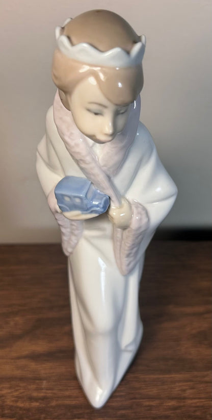 Vintage 1977-1984 Spanish Lladro Porcelain King Gaspar Children’s Nativity Collection Figurine (#4674) (Retired)
