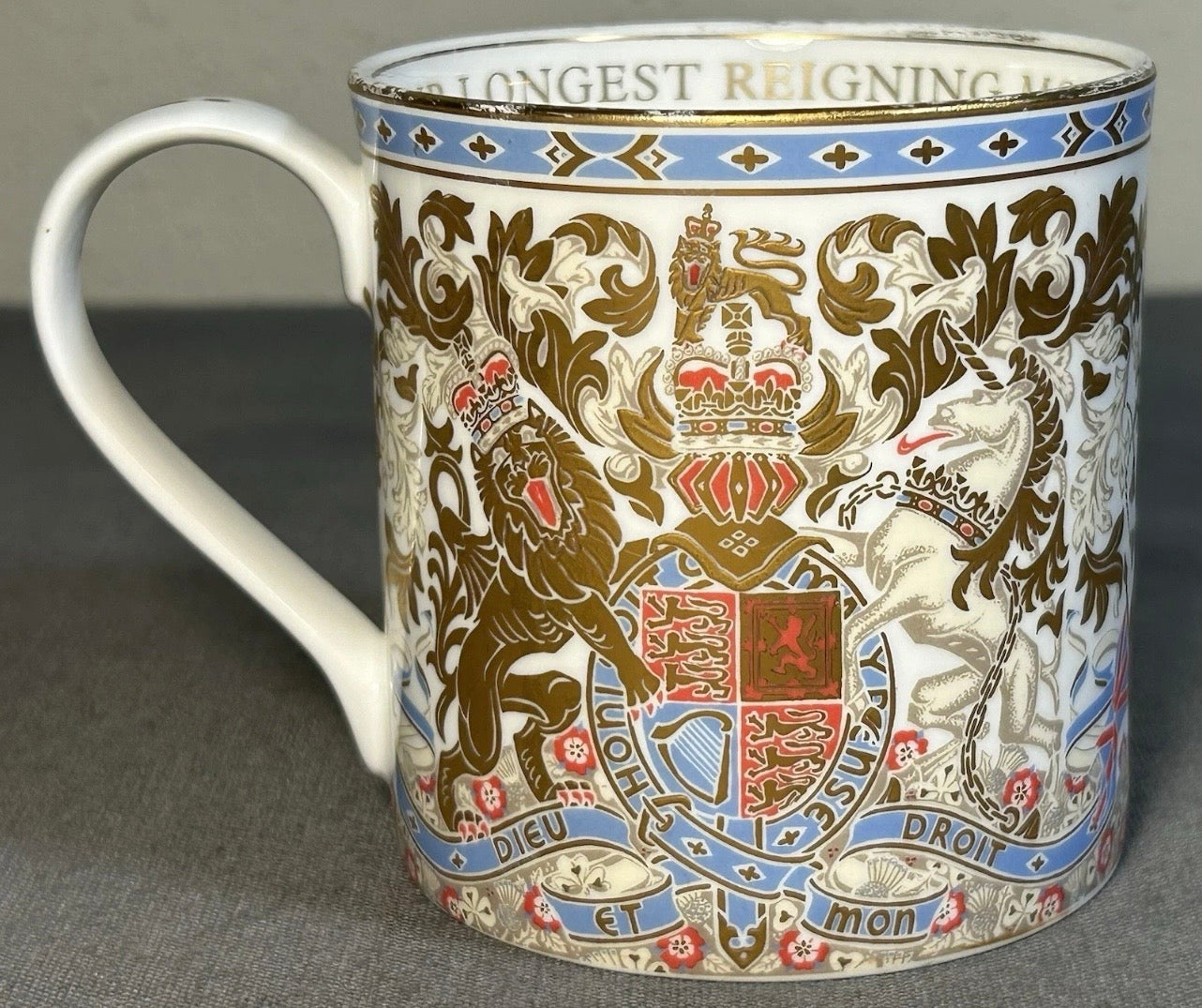 2015 English Royal Collection Trust Porcelain Queen Elizabeth II Longest Reigning Monarch Commemorative Mug