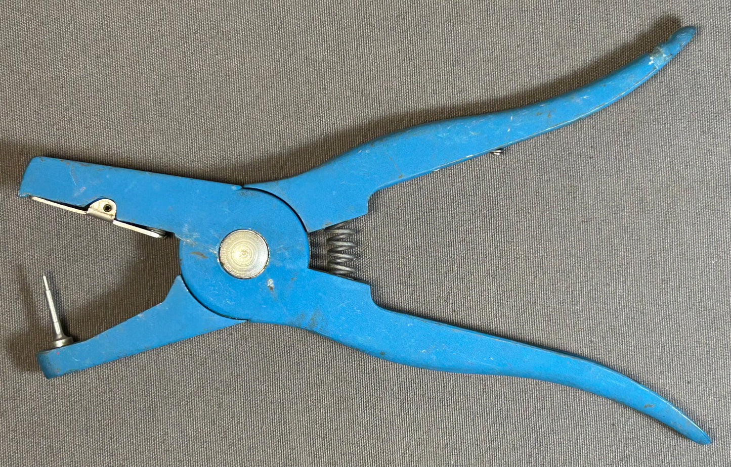 Vintage 1970’s Allflex Delta Plastics Livestock Ear Tag Applicator Tool Made in New Zealand