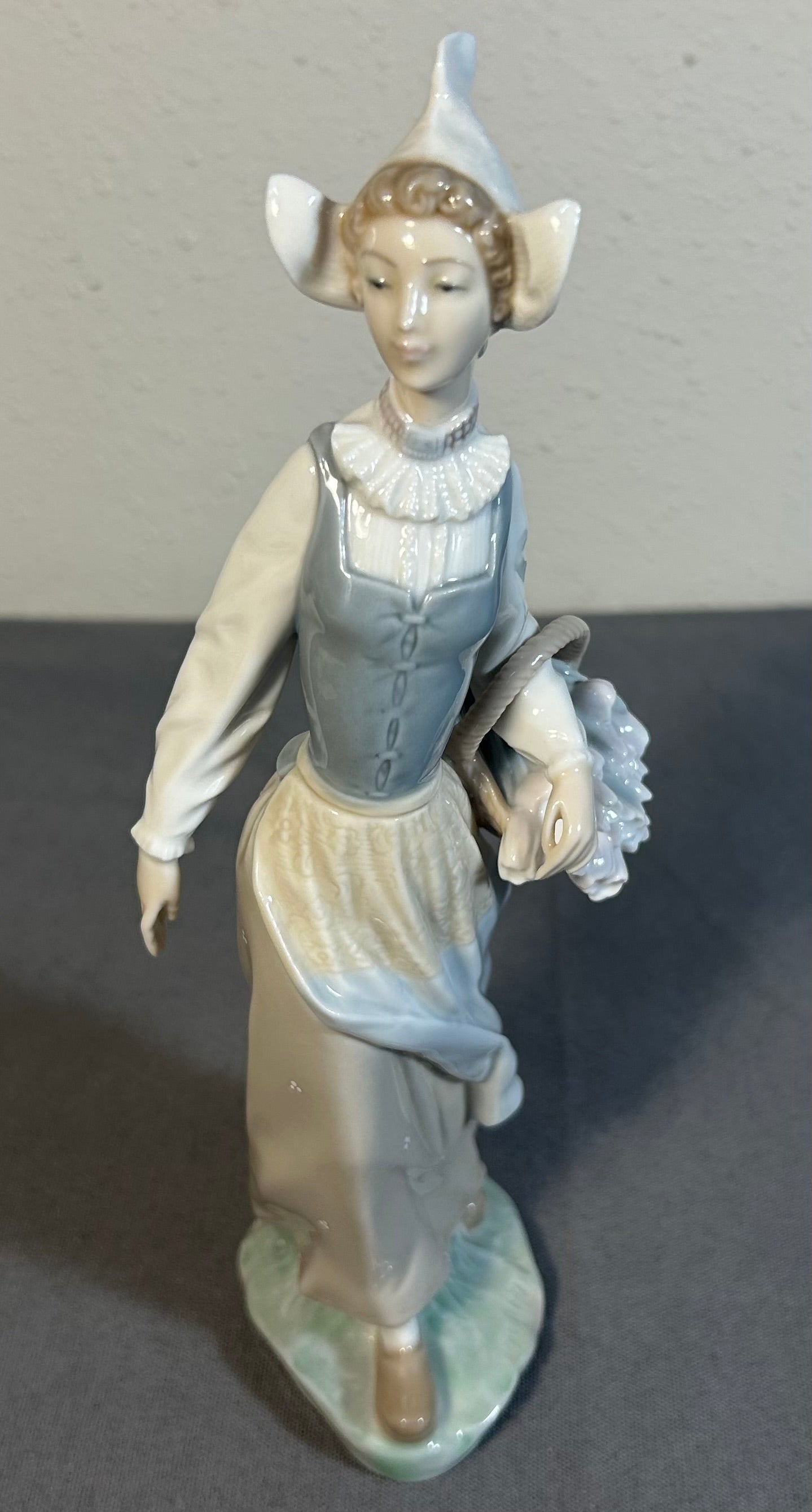 Vintage 1970’s Spanish Lladro Porcelain Genteel Dutch Girl with Flower Basket Figurine (Retired)