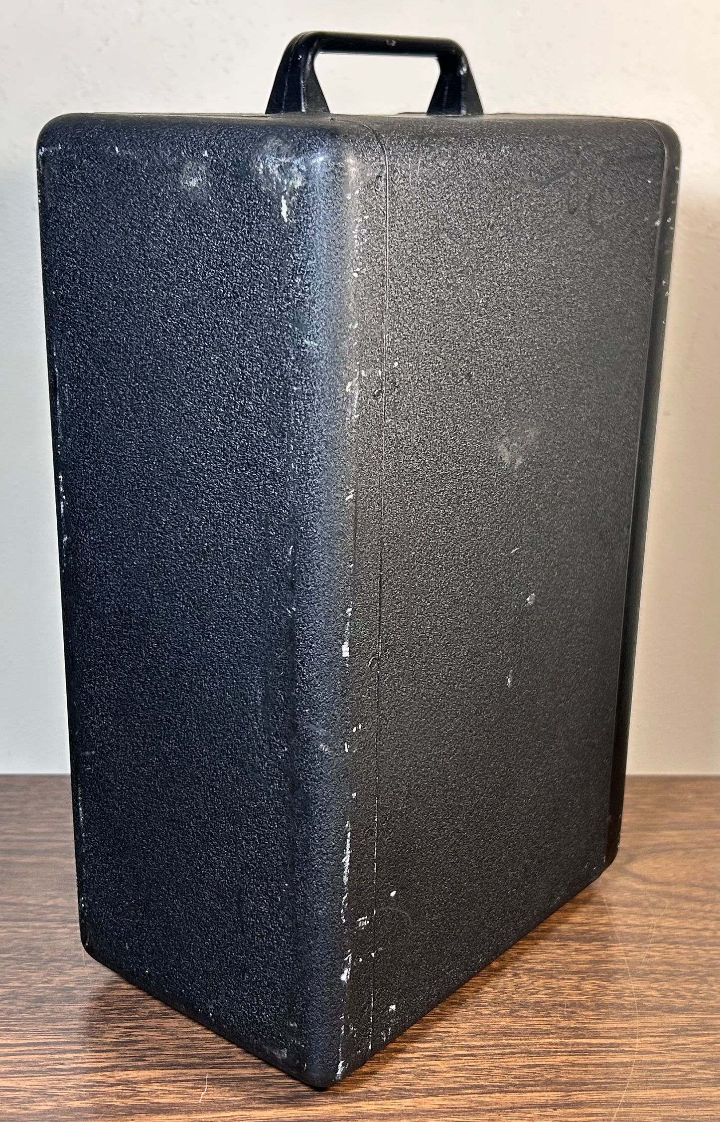 Late 1940’s American Federal Manufacturing & Engineering Corporation Model 40 Microscope Metal Locking Storage Case with Original Key (Brooklyn, New York)