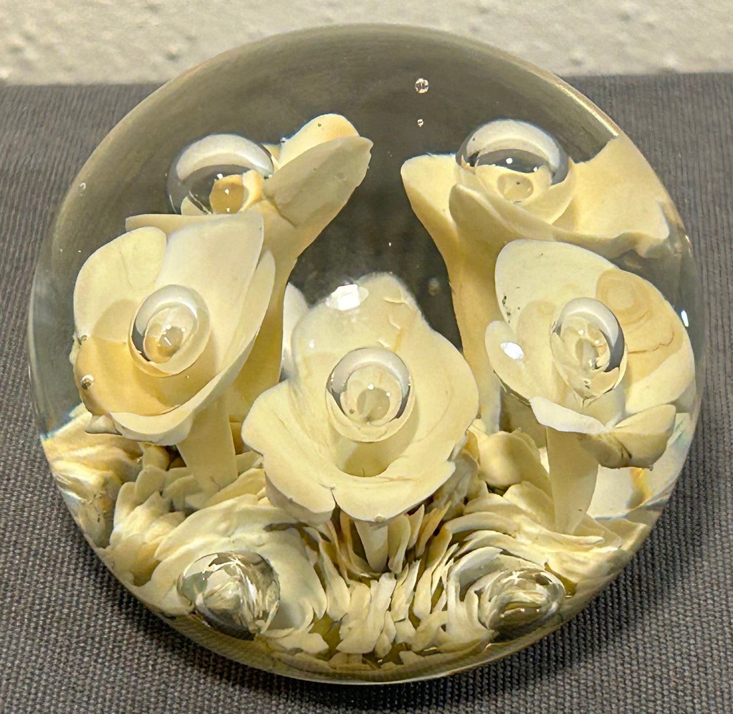 Vintage 1979 American Maude and Bob St. Clair Art Glass Mid Century Modern White Flowers/Controlled Bubbles Paperweight