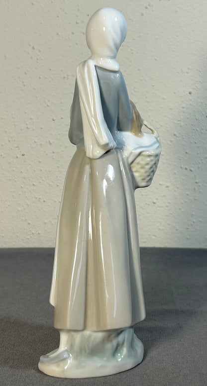 Vintage 1974-1985 Spanish Lladro Porcelain Girl with Cockerel Figurine (Retired)