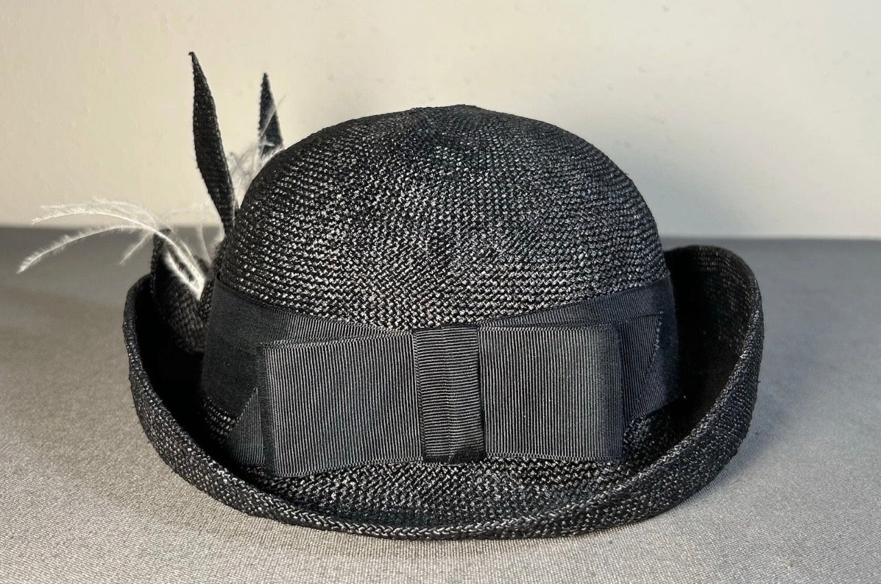 Vintage 1970’s American Maison Blanche Career Collection Women’s Black Fine Straw Cloche Hat and Box