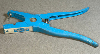 Vintage 1970’s Allflex Delta Plastics Livestock Ear Tag Applicator Tool Made in New Zealand