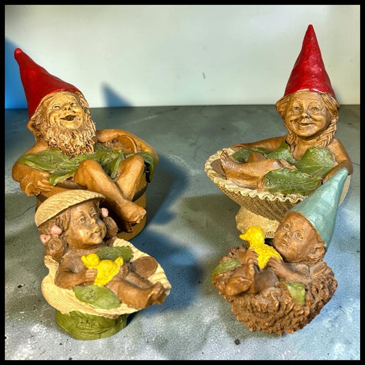 Set of 2 Vintage 1983-1986 American Tom Clark Buzzy, Bubbles, Darcy, & Ernie Resin Bathing Gnome Family Figurines with 2 COA’s and 3 Story Cards