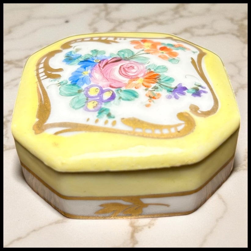 Early 20th Century French Limoges Porcelain Hand-Painted Gilded Floral Motifs Octagonal Lidded Trinket Box