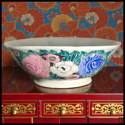 Circa 1900 Chinese Export Porcelain Hand-Painted Floral/Foliate Motifs Flared Rim Footed Bowl (Qing Dynasty)