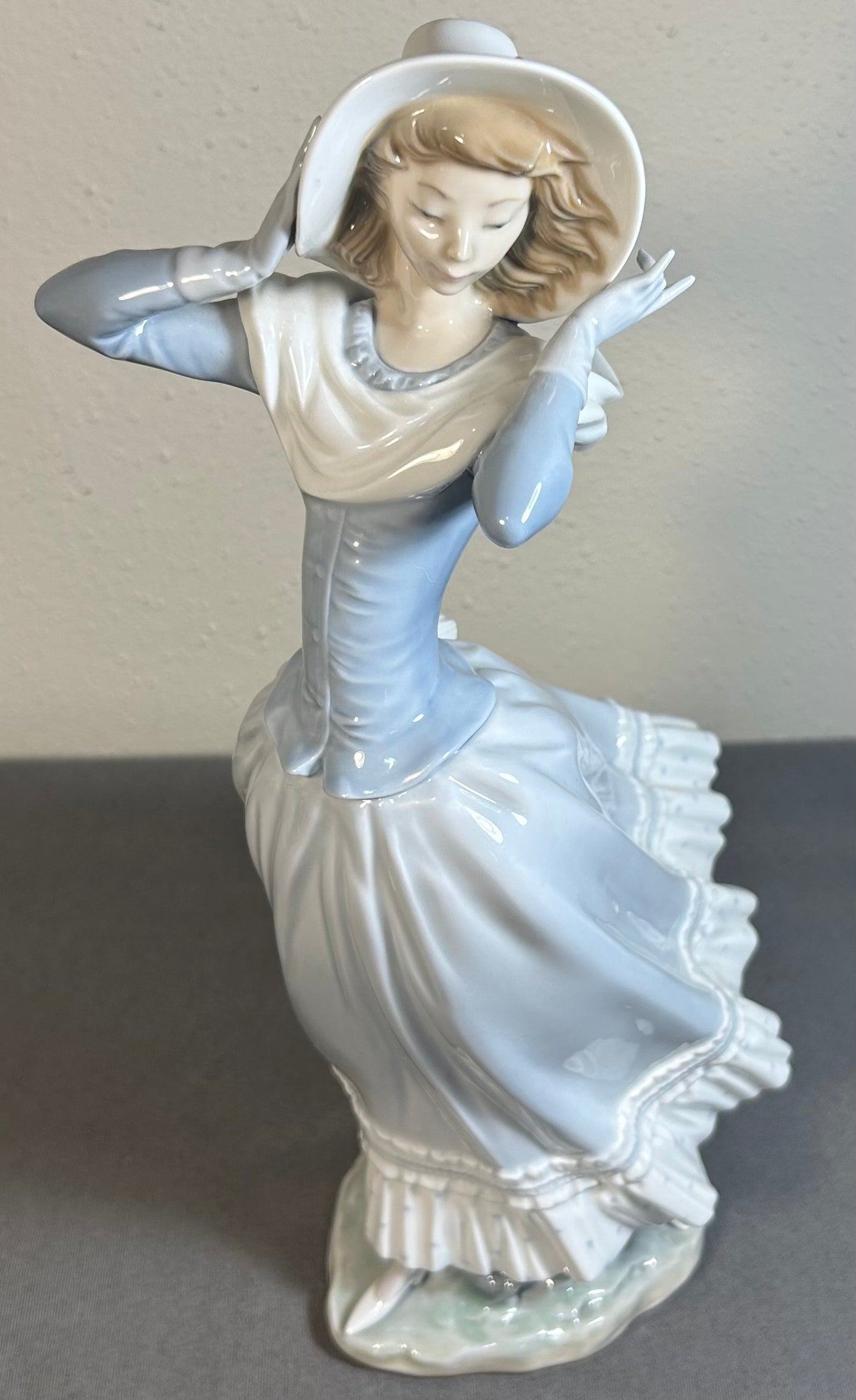 Vintage 1990’s Spanish Lladro Summer Breeze Figurine (#4936) (Retired)
