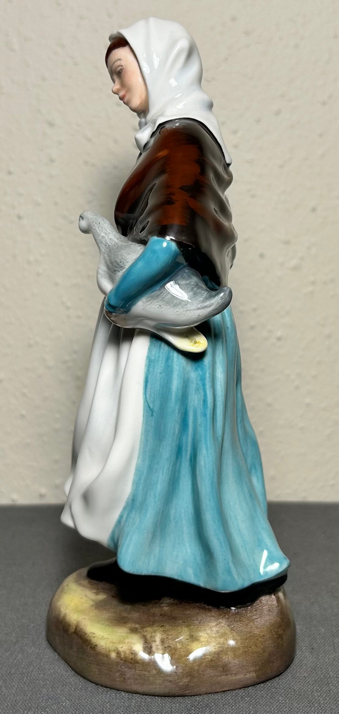 Vintage 1975-1981 English Royal Doulton Porcelain Country Lass Figurine (HN 1991) (Retired)