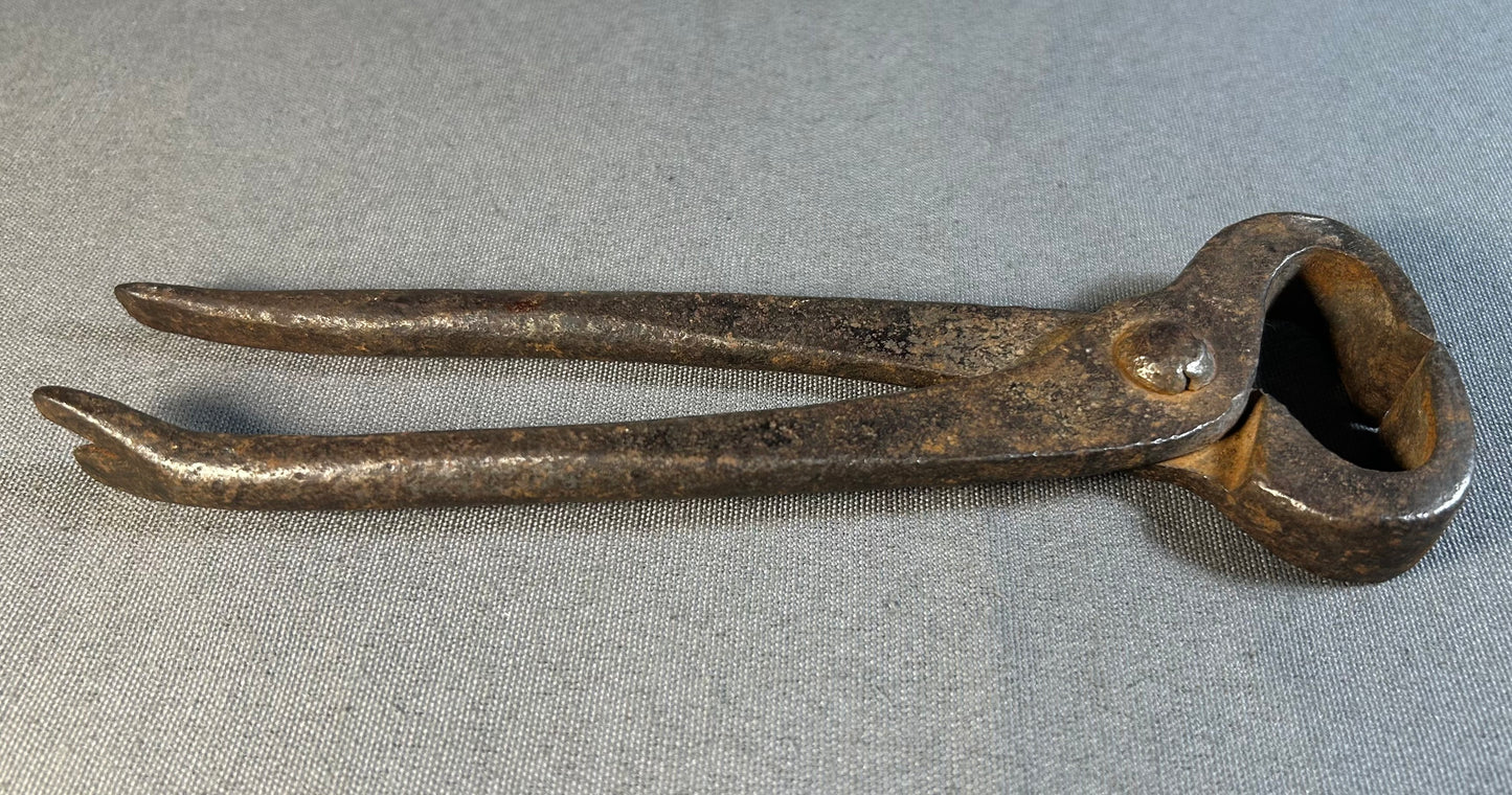 Late 19th Century American Primitive Hand-Forged Wrought Iron Farrier Hoof Nippers Blacksmithing Tool