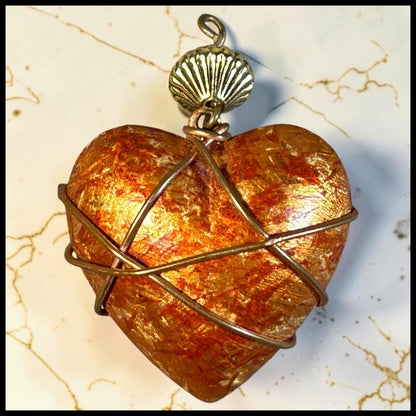 Vintage American Handcrafted Mottled Metallic Texture Plastic/Wire Wrapped Puffy Heart Pendant (20th Century)