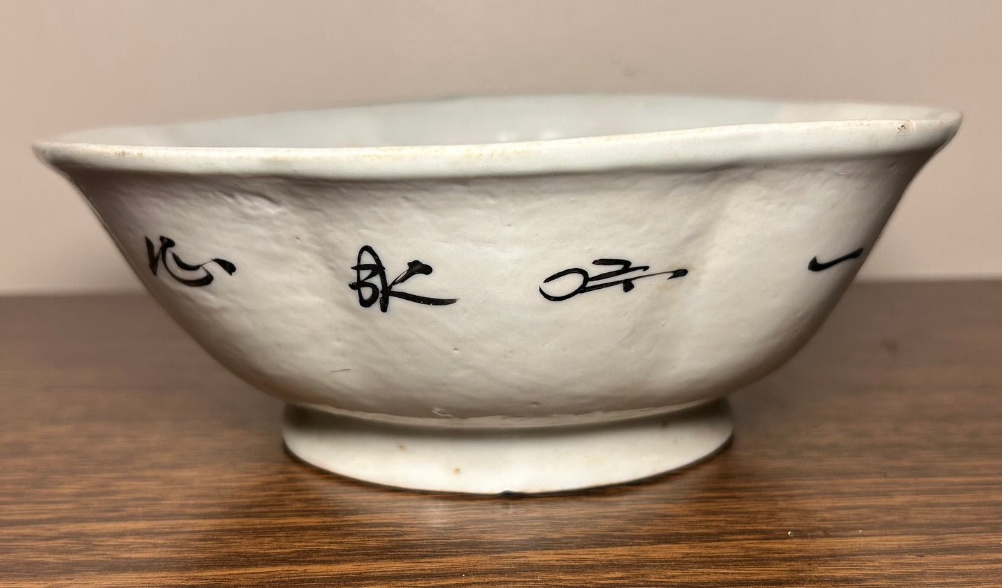 Circa 1900 Chinese Export Porcelain Hand-Painted Floral/Foliate Motifs Flared Rim Footed Bowl (Qing Dynasty)