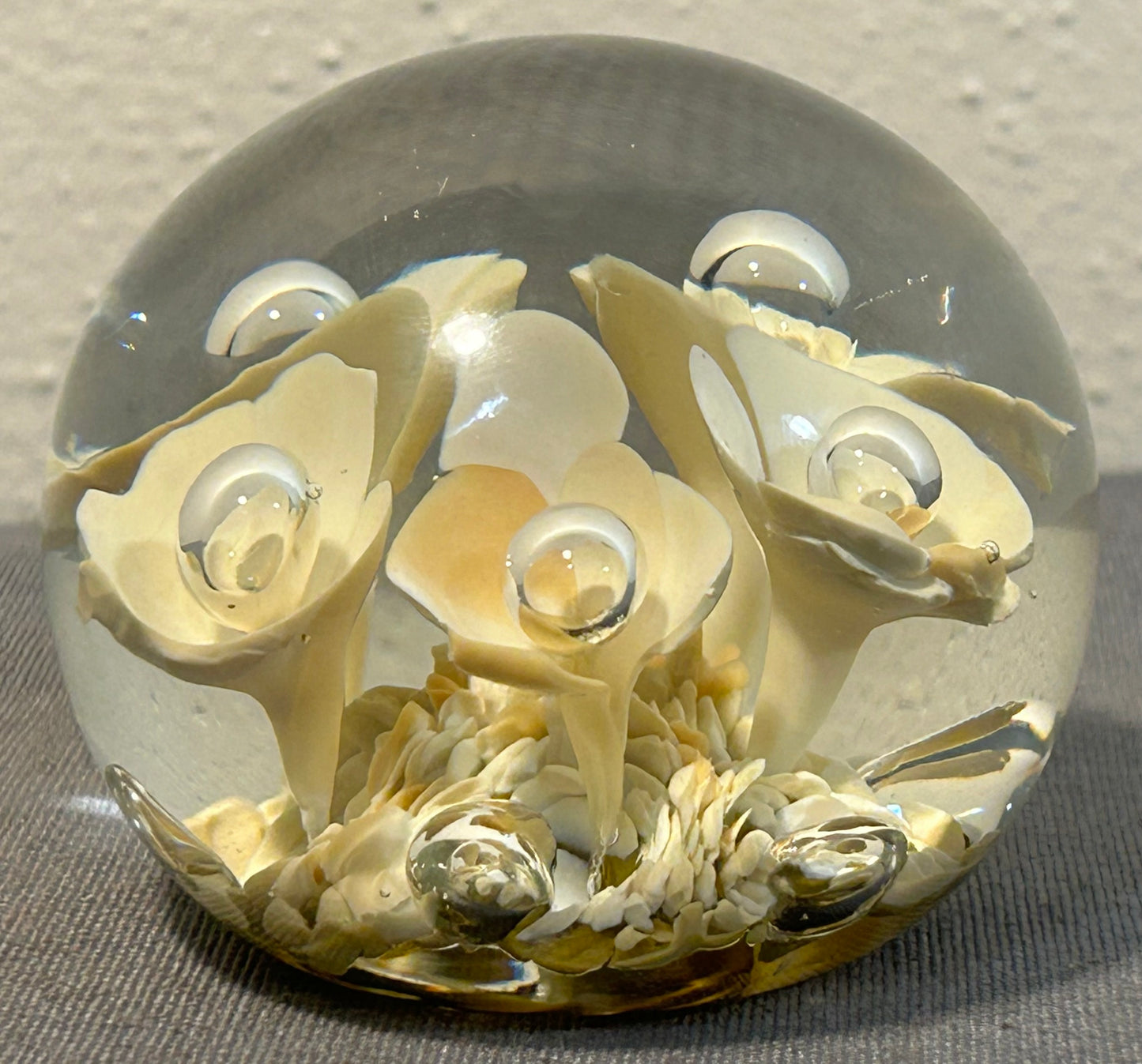 Vintage 1979 American Maude and Bob St. Clair Art Glass Mid Century Modern White Flowers/Controlled Bubbles Paperweight
