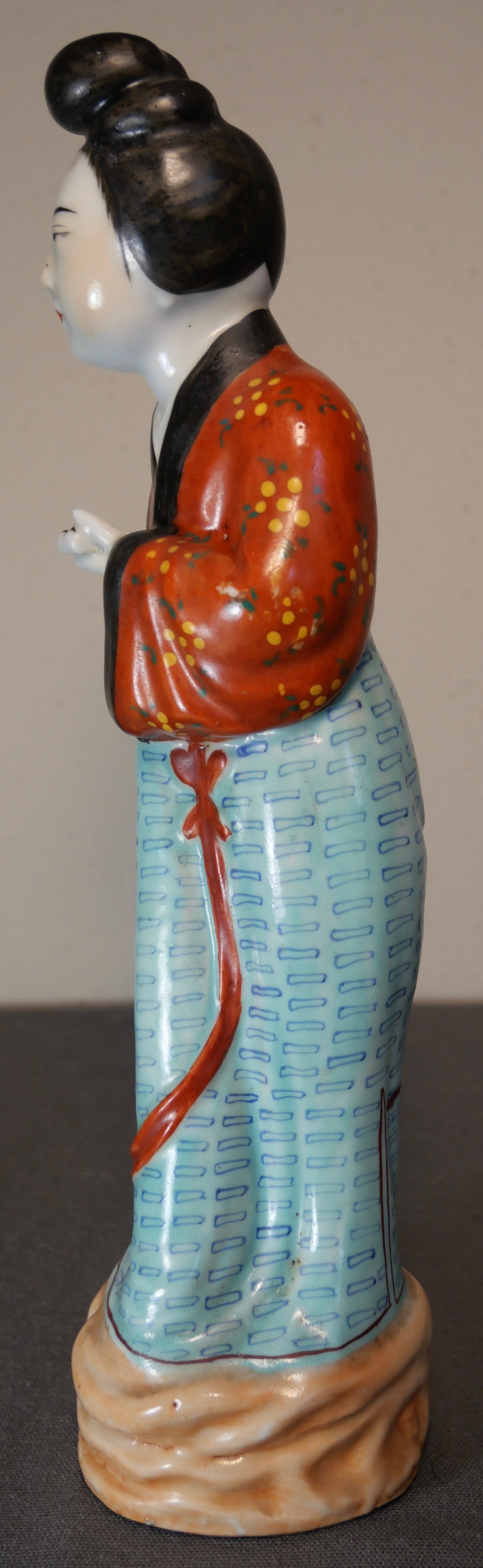 Circa 1920 Chinese Export Porcelain Imperial Court Lady Figurine (Republic Period)