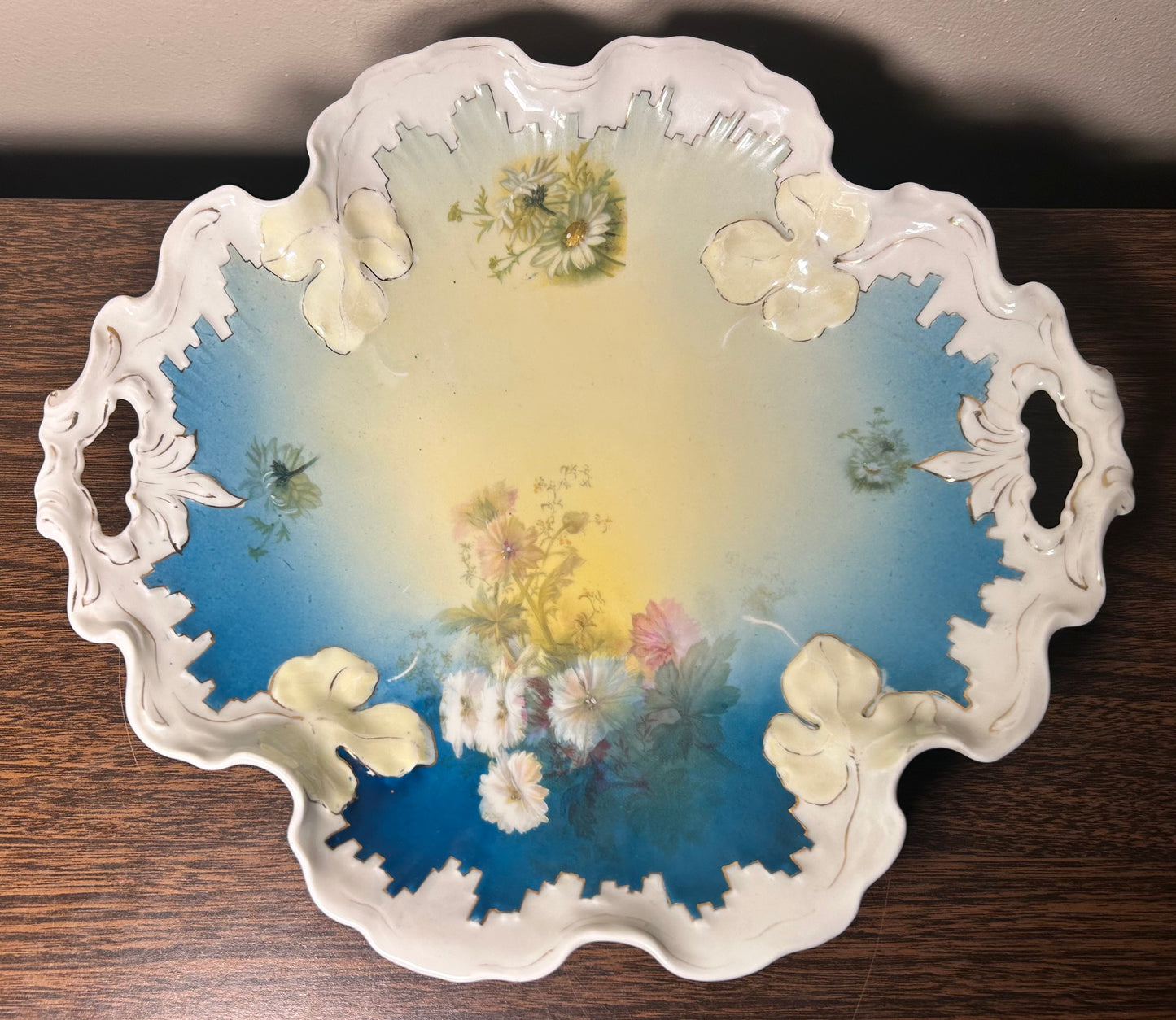 1897-1903 German Victorian Art Nouveau Bauer, Rosenthal, & Co. Porcelain Voltaire Pattern Serving Bowl with Handles