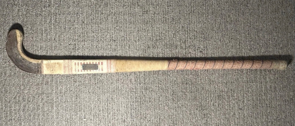 Vintage 1956 Melbourne Olympics Pakistan National Field Hockey Team Facsimile Signatures Bulldog Brand Presentation Souvenir Stick